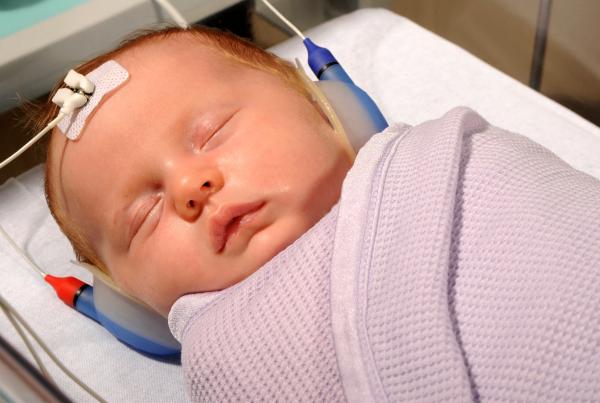 Babies with hearing loss need early intervention, but only half get it